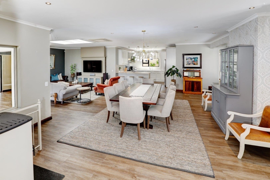 5 Bedroom Property for Sale in Van Riebeeckshof Western Cape